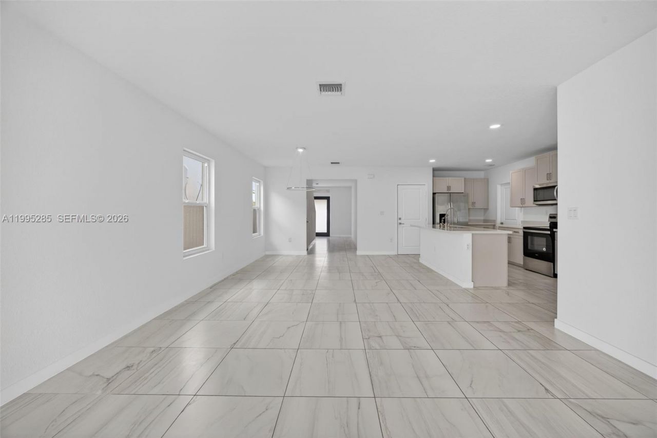 619 NE 5th St , Florida City, FL 33034 Photo