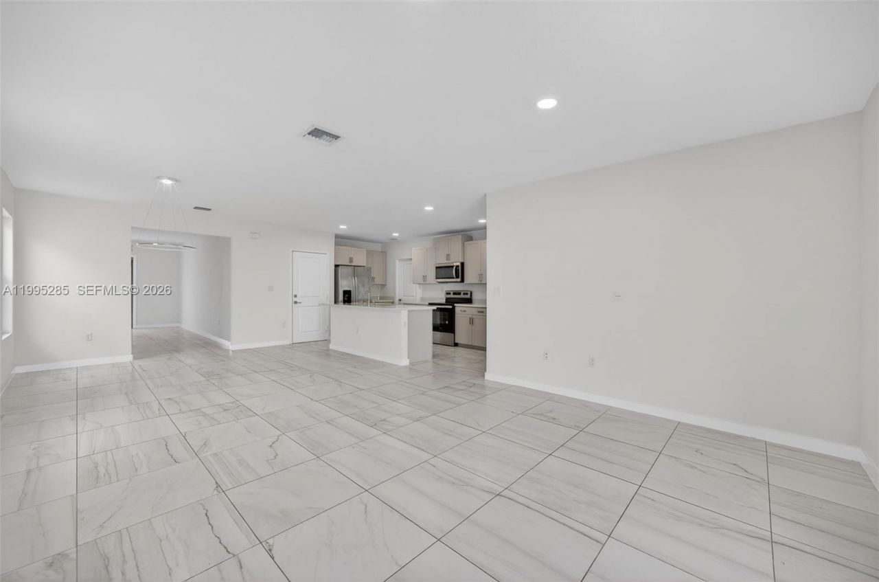 619 NE 5th St , Florida City, FL 33034 Photo