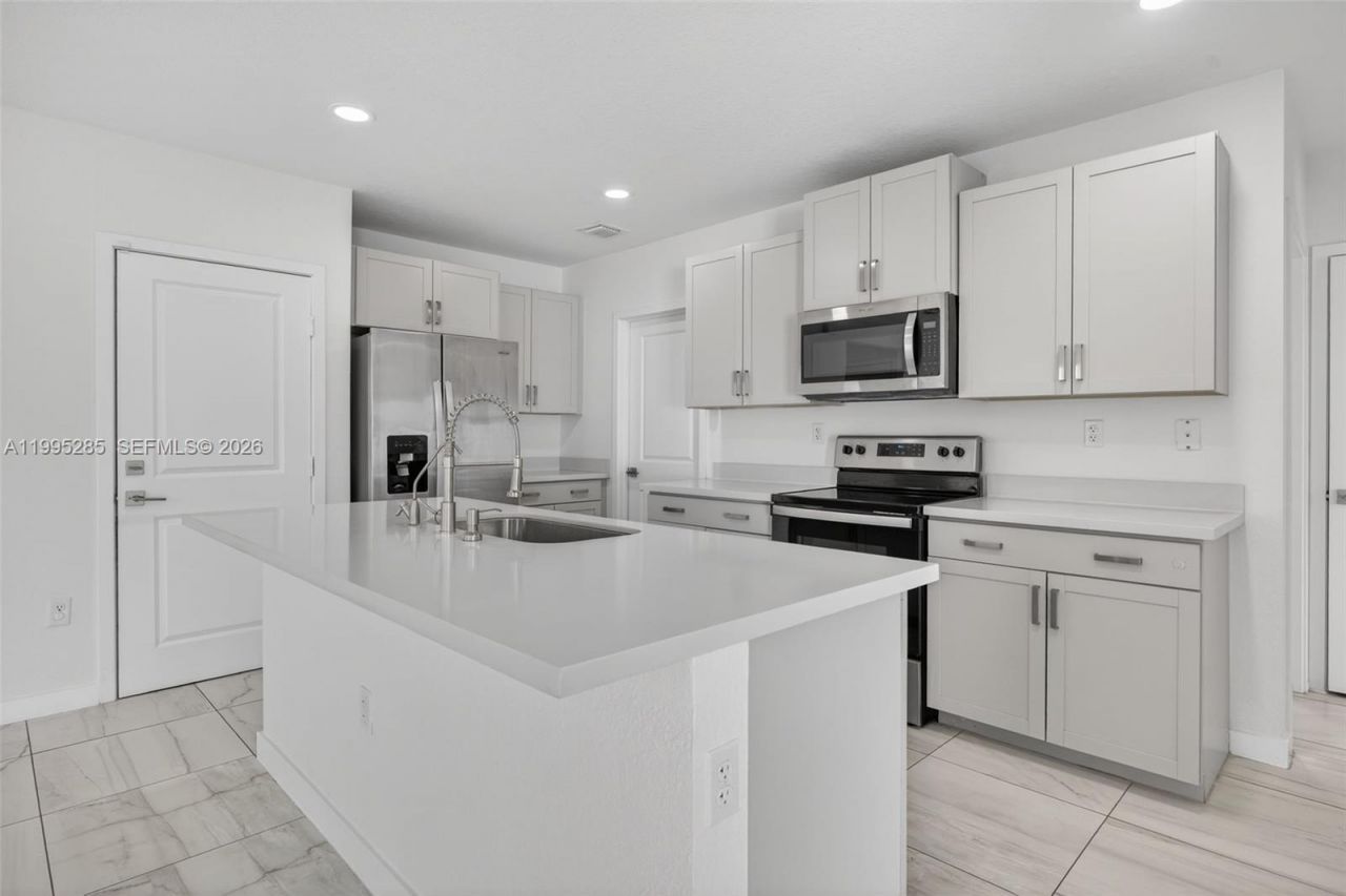 619 NE 5th St , Florida City, FL 33034 Photo