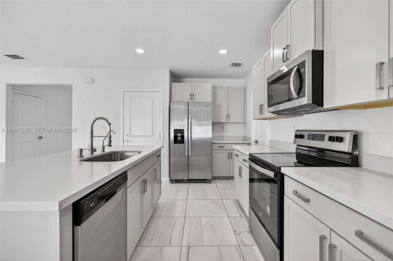 619 NE 5th St , Florida City, FL 33034 Photo