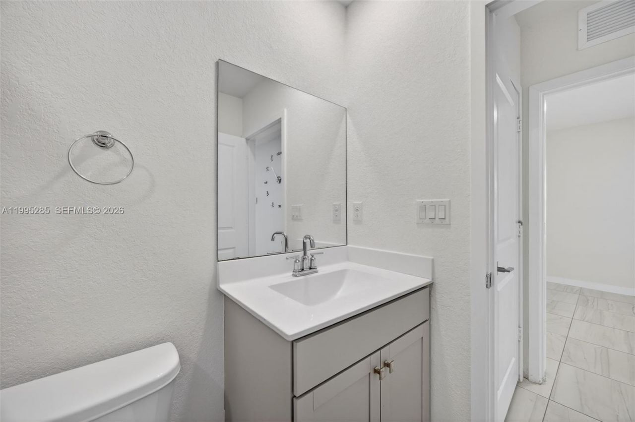 619 NE 5th St , Florida City, FL 33034 Photo