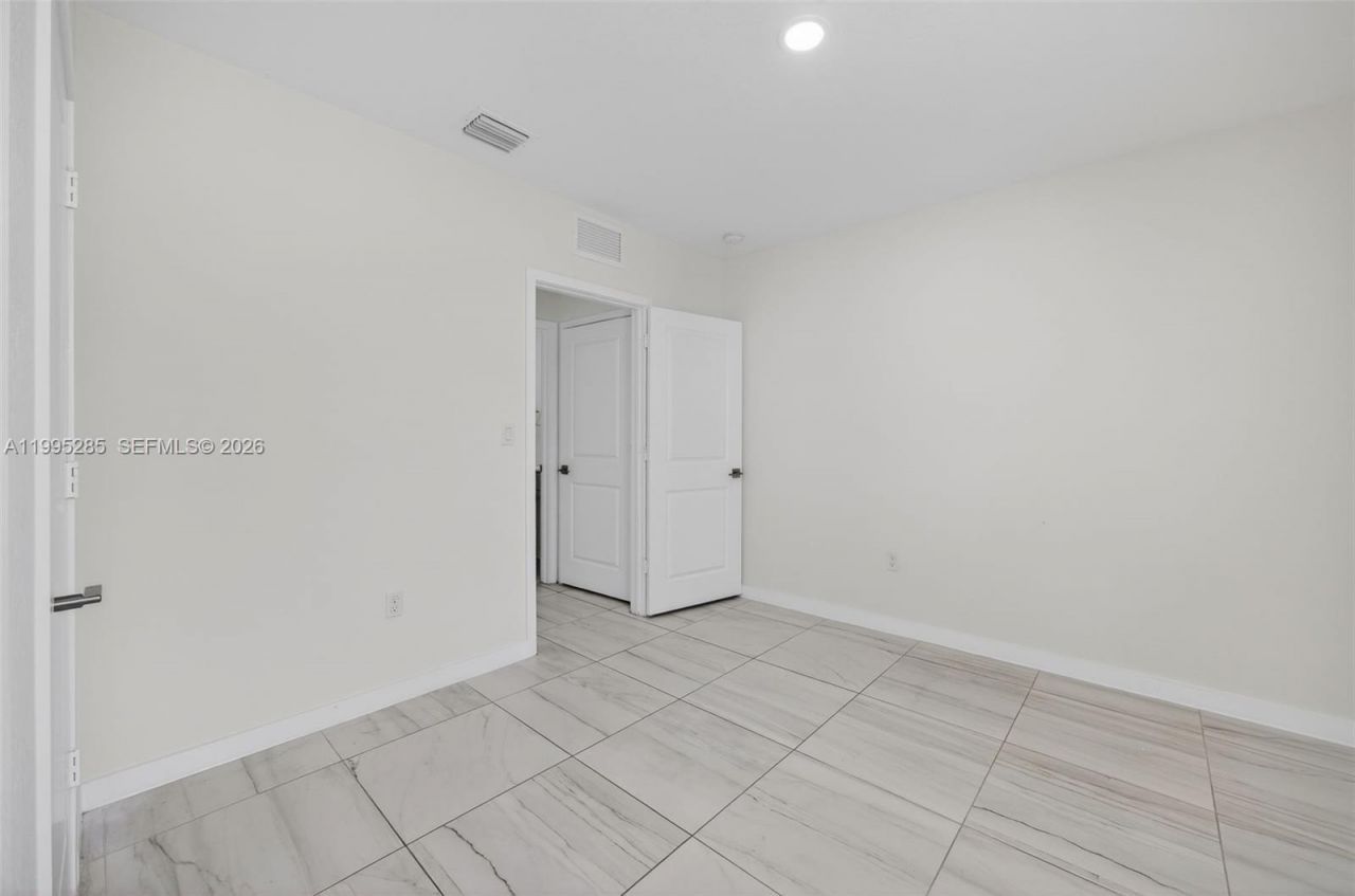 619 NE 5th St , Florida City, FL 33034 Photo