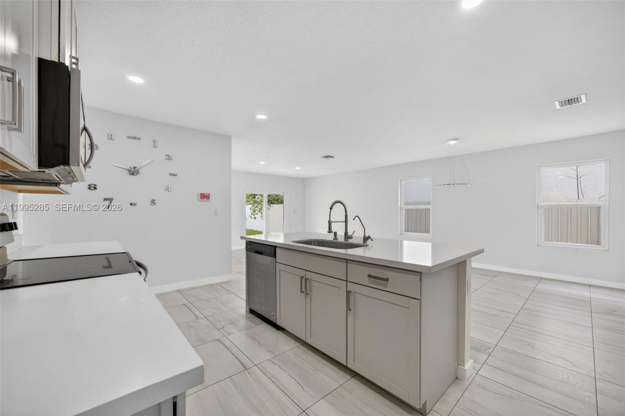 619 NE 5th St , Florida City, FL 33034 Photo