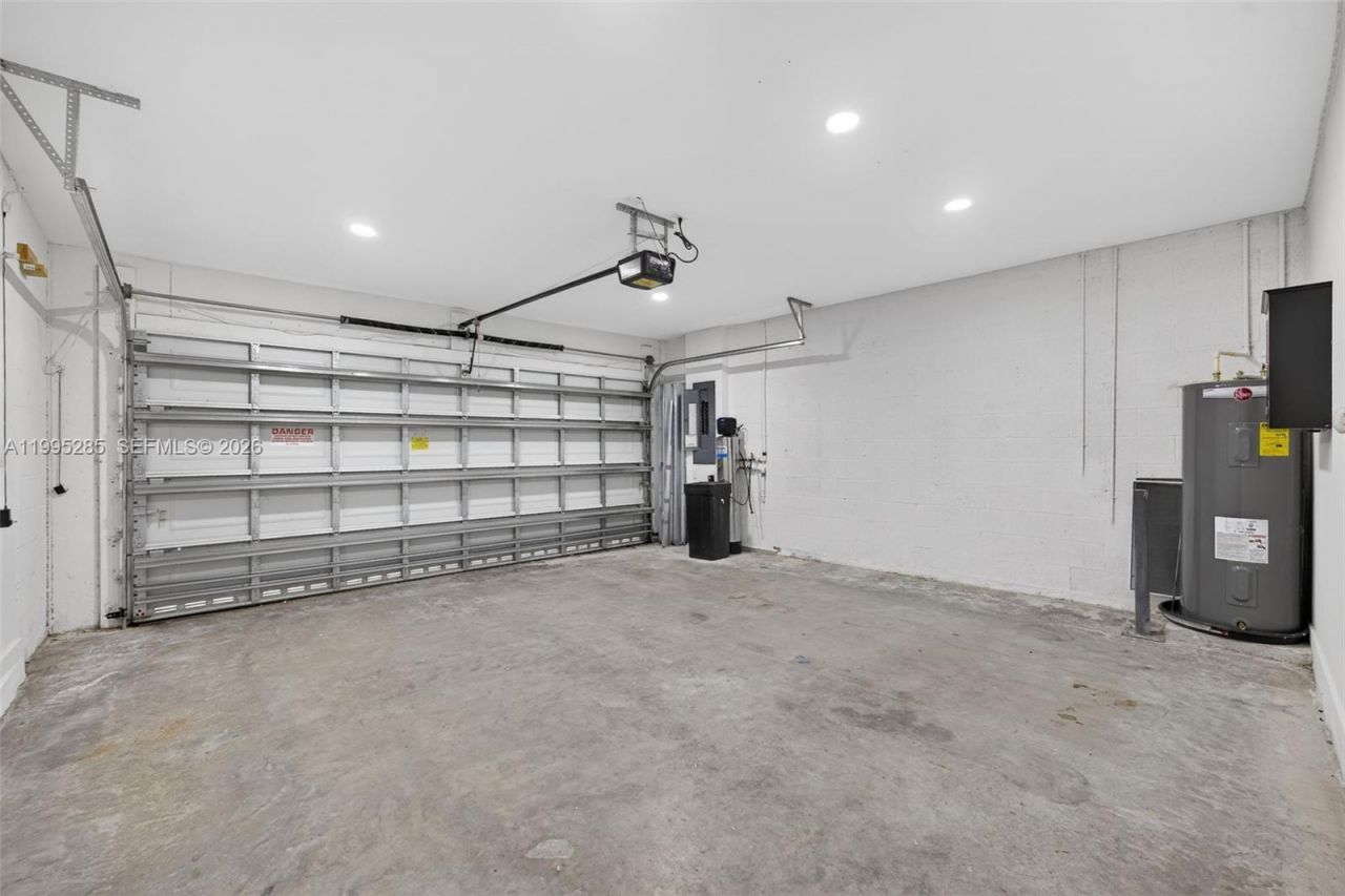 619 NE 5th St , Florida City, FL 33034 Photo