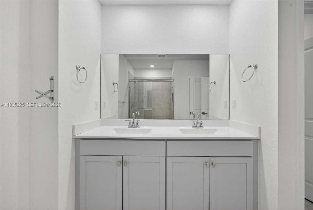 619 NE 5th St , Florida City, FL 33034 Photo