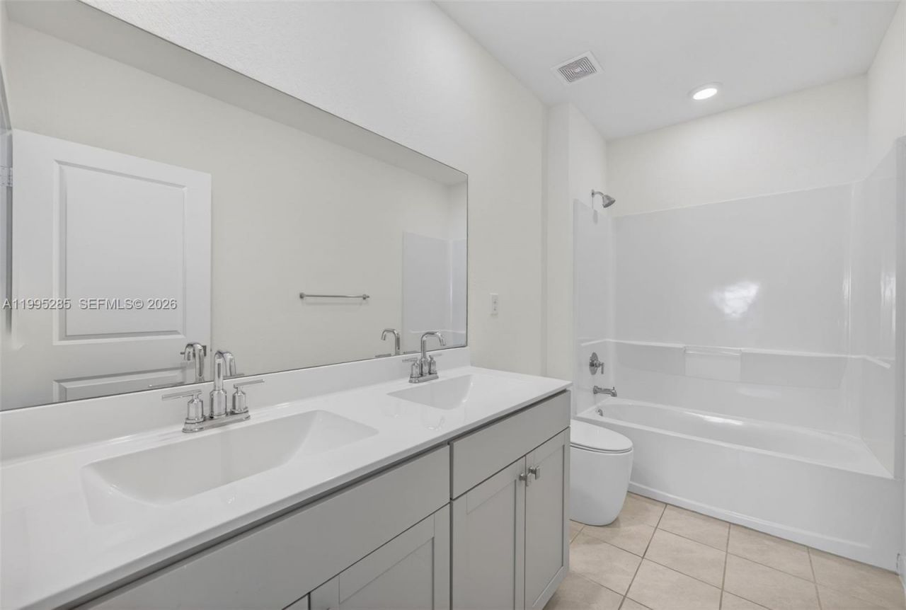 619 NE 5th St , Florida City, FL 33034 Photo