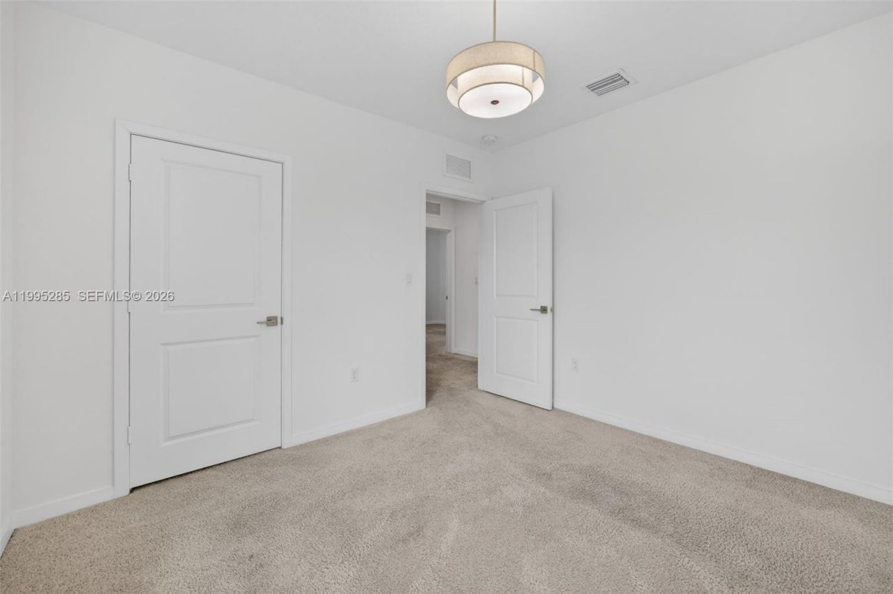 619 NE 5th St , Florida City, FL 33034 Photo