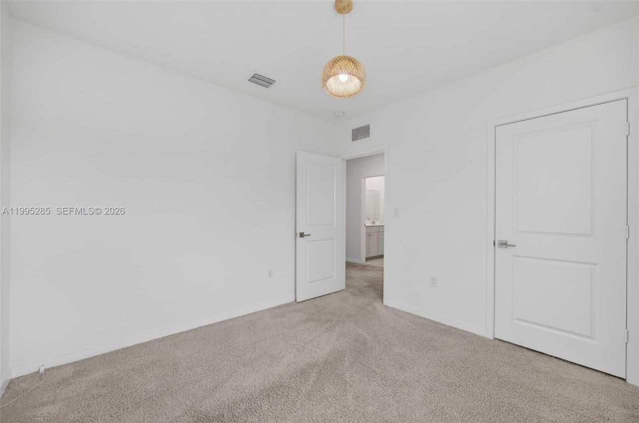 619 NE 5th St , Florida City, FL 33034 Photo