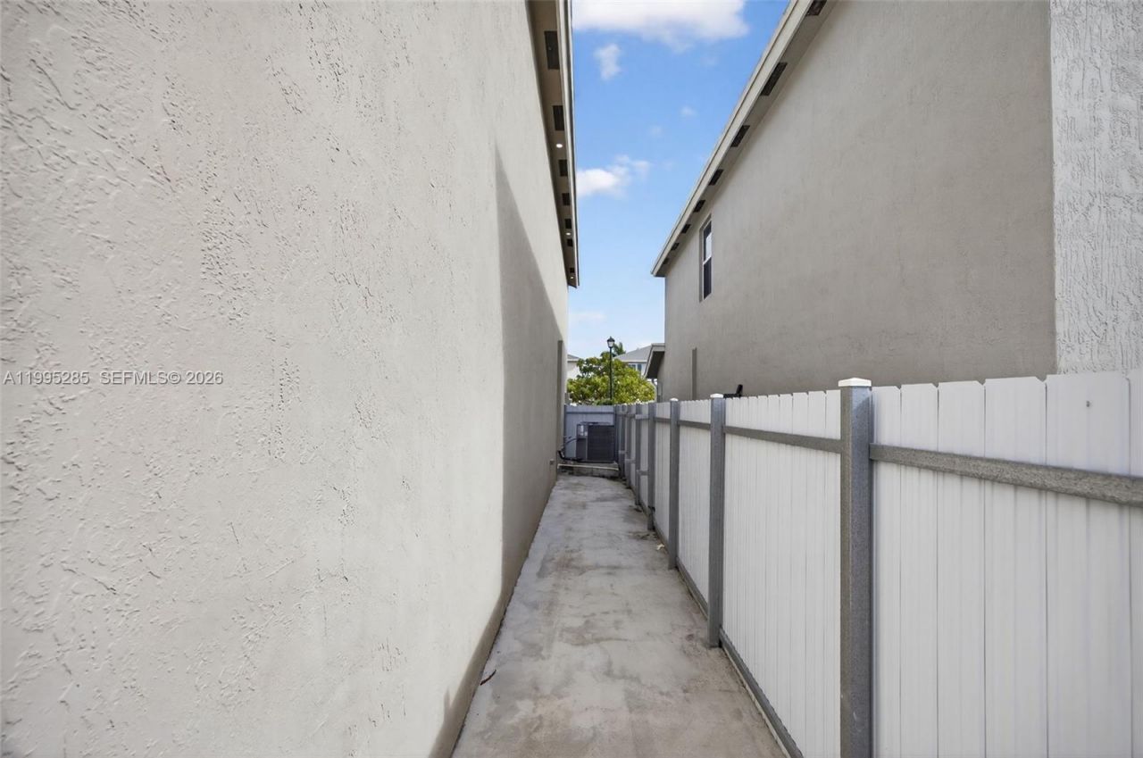 619 NE 5th St , Florida City, FL 33034 Photo