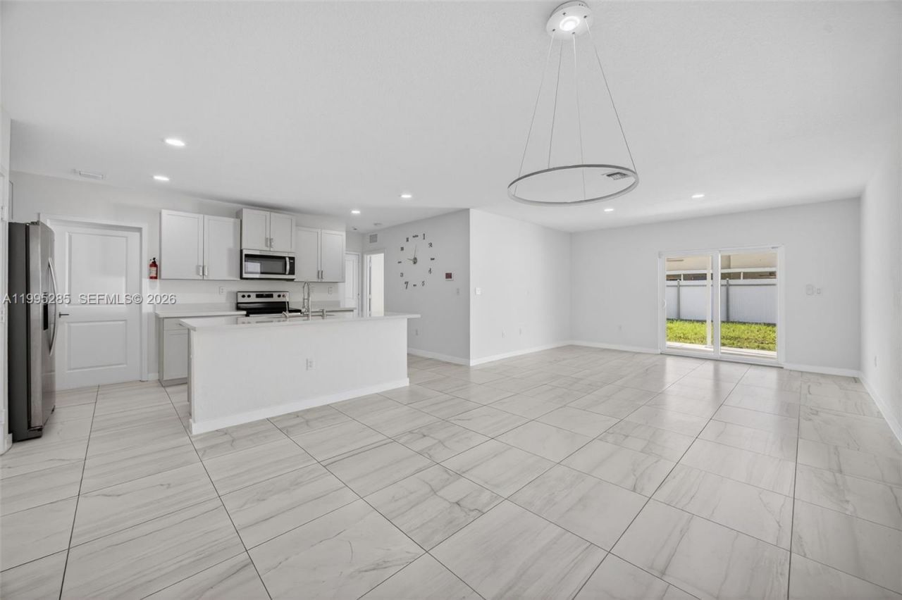 619 NE 5th St , Florida City, FL 33034 Photo