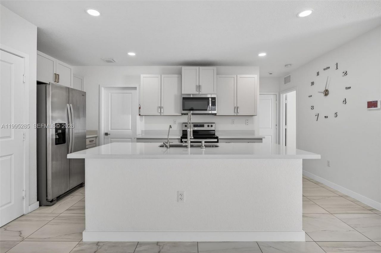 619 NE 5th St , Florida City, FL 33034 Photo