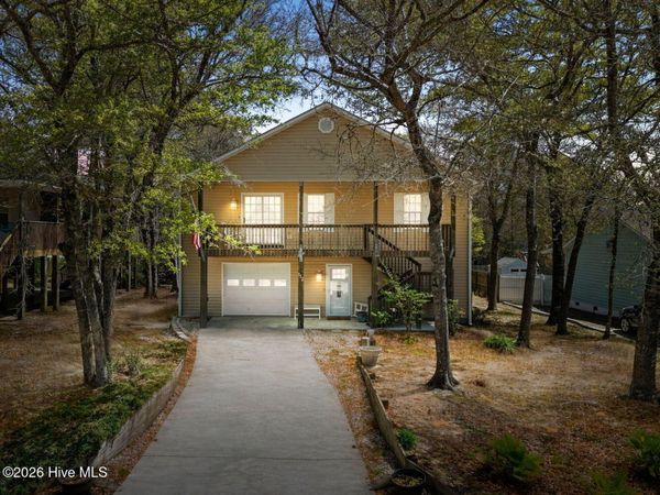 112 SE 12th Street , Oak Island, NC 28465