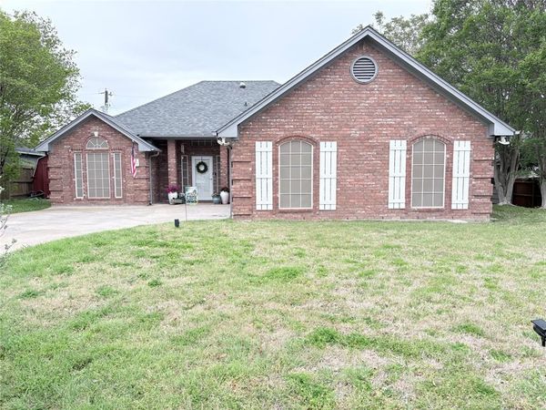 1200 Oak Tree Lane , Weatherford, TX 76086