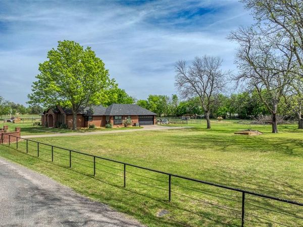 501 N Van Zandt Street, Tioga, TX 76271