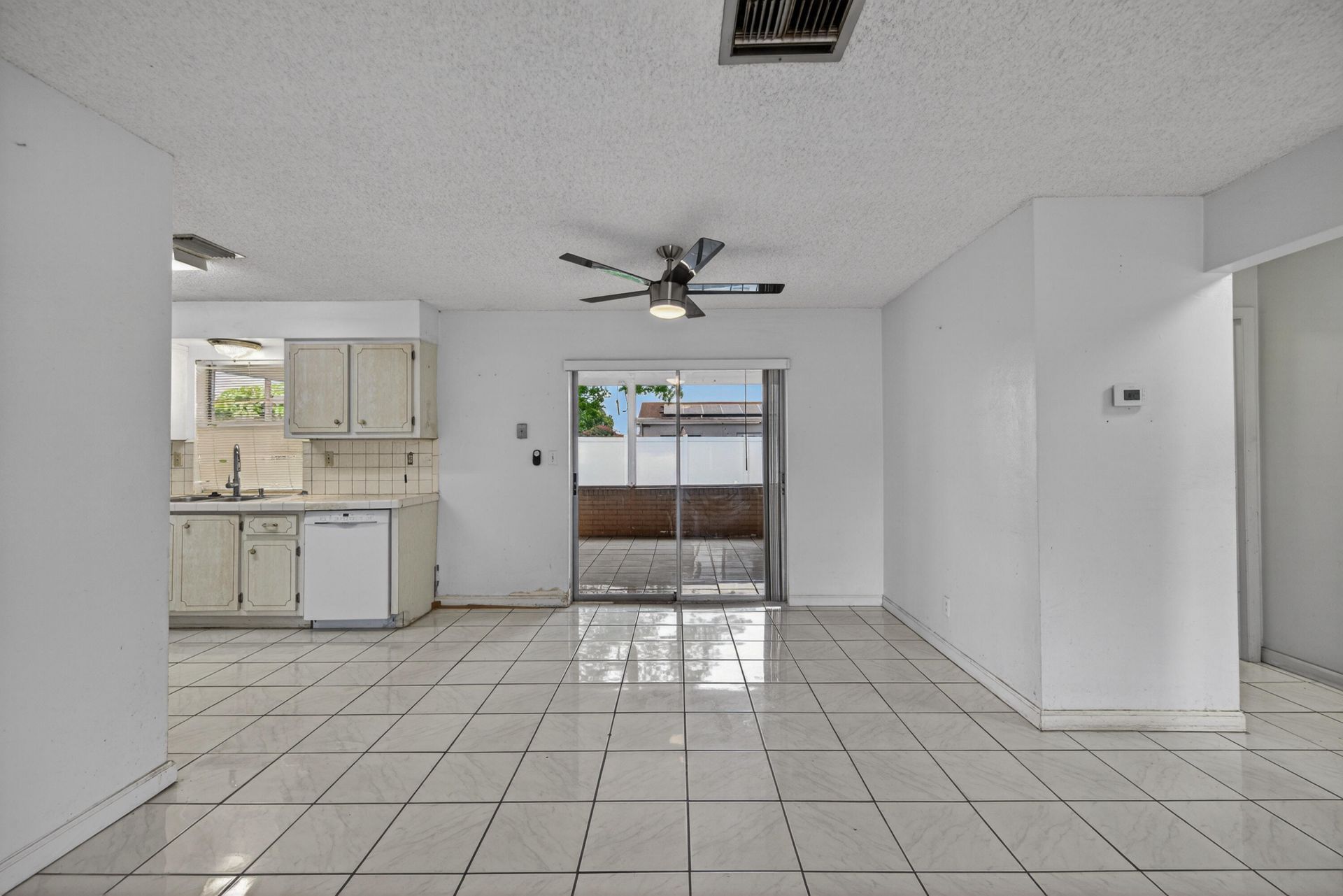 8104 NW 94th Avenue, Tamarac, FL 33321 Photo