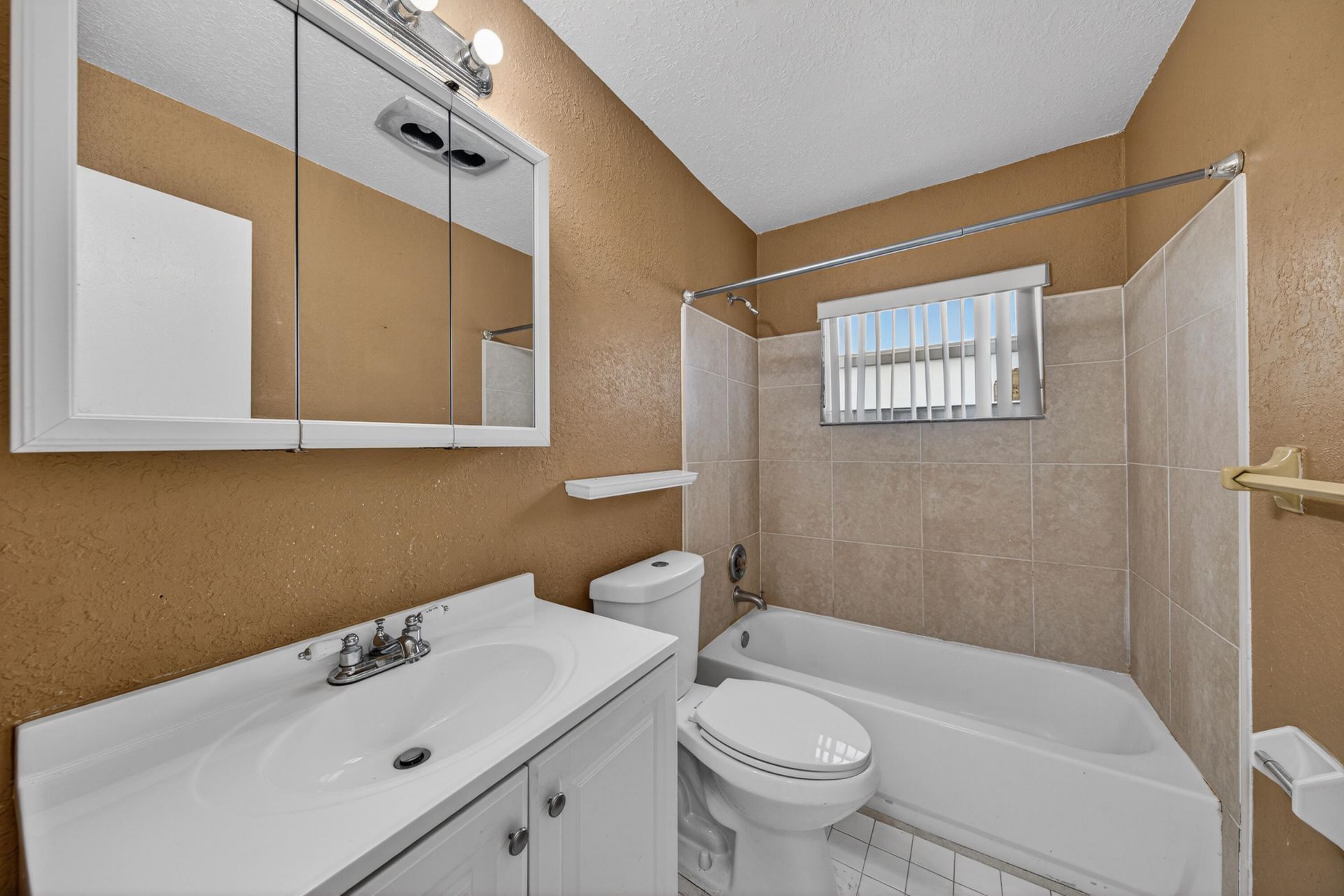 8104 NW 94th Avenue, Tamarac, FL 33321 Photo