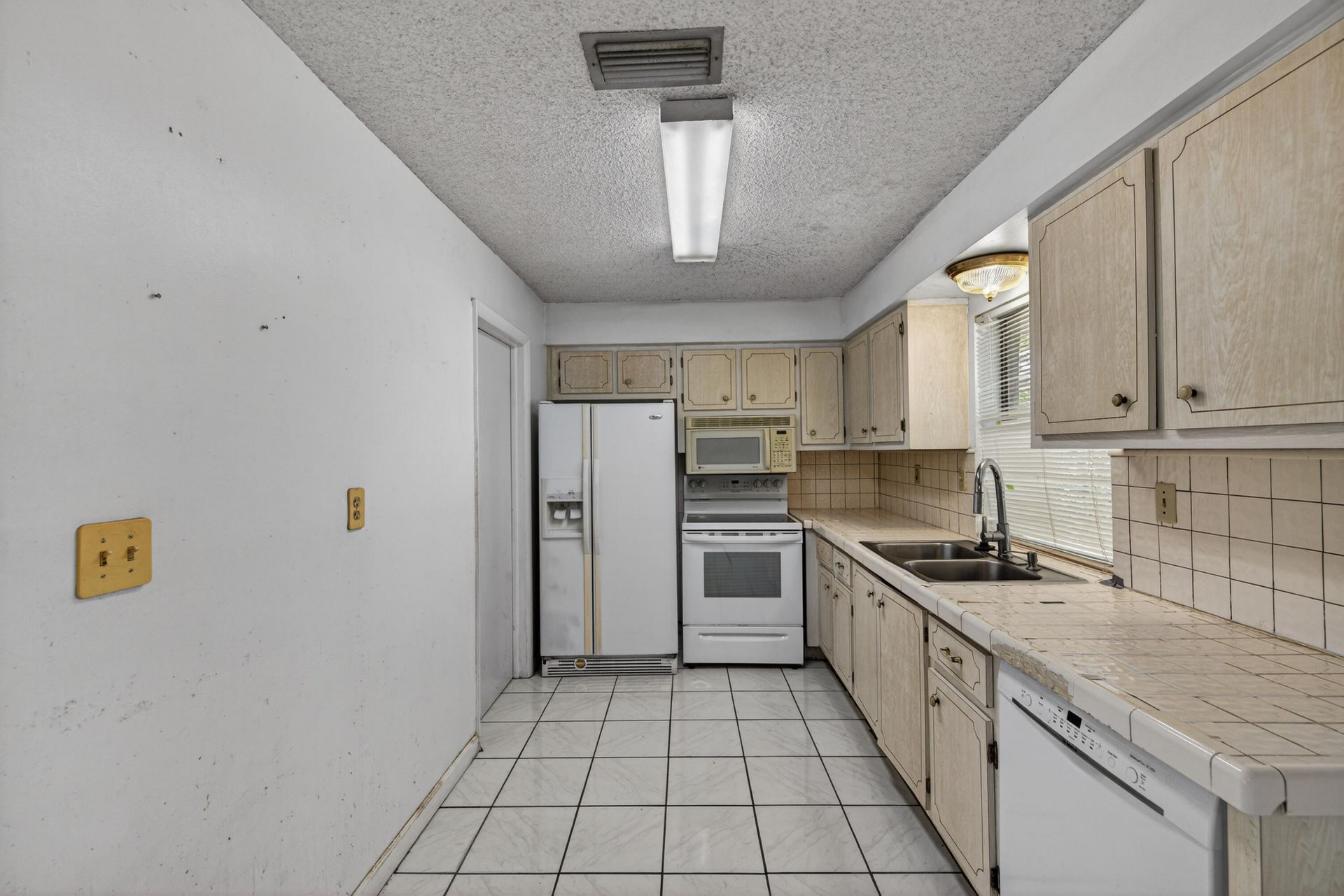 8104 NW 94th Avenue, Tamarac, FL 33321 Photo