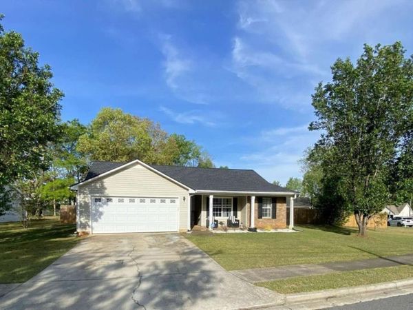 188 Waters Edge Drive, Locust Grove, GA 30248