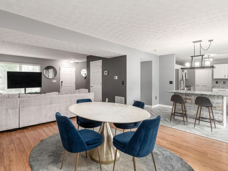 6002 Aquamarine Drive, Grove City, OH 43123 Photo 3