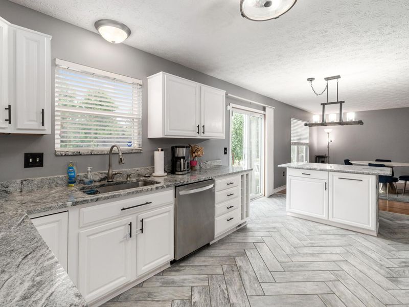 6002 Aquamarine Drive, Grove City, OH 43123 Photo 5