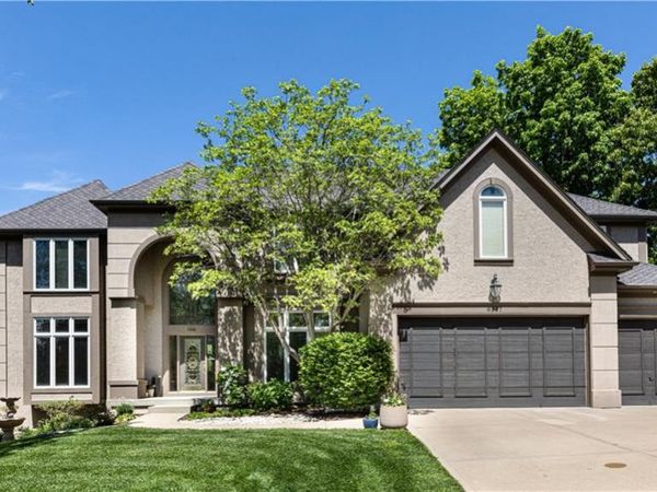 9227 Redbud Lane, Lenexa, KS 66220