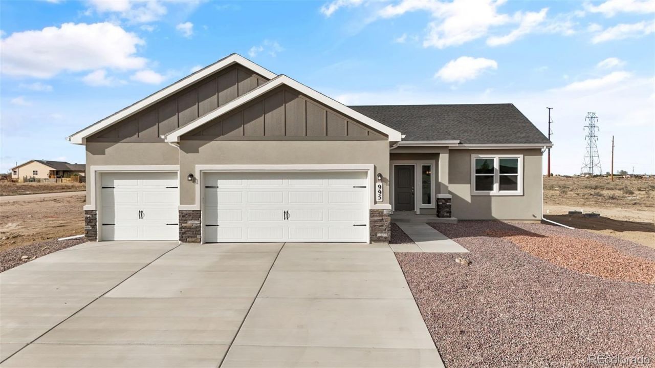 995 E Kirkwood Drive, Pueblo, CO 81007 Main Photo