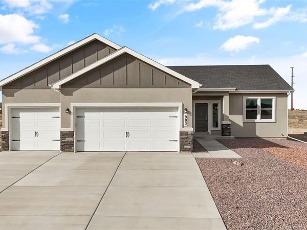 995 E Kirkwood Drive, Pueblo, CO 81007