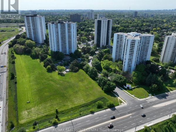 100 Graydon Hall Drive , Unit 305, Toronto (Parkwoods-Donalda), ON M3A3A8