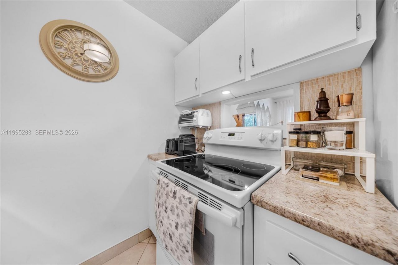 1015 SW 11th Ave, Unit 15K, Hallandale Beach, FL 33009 Photo