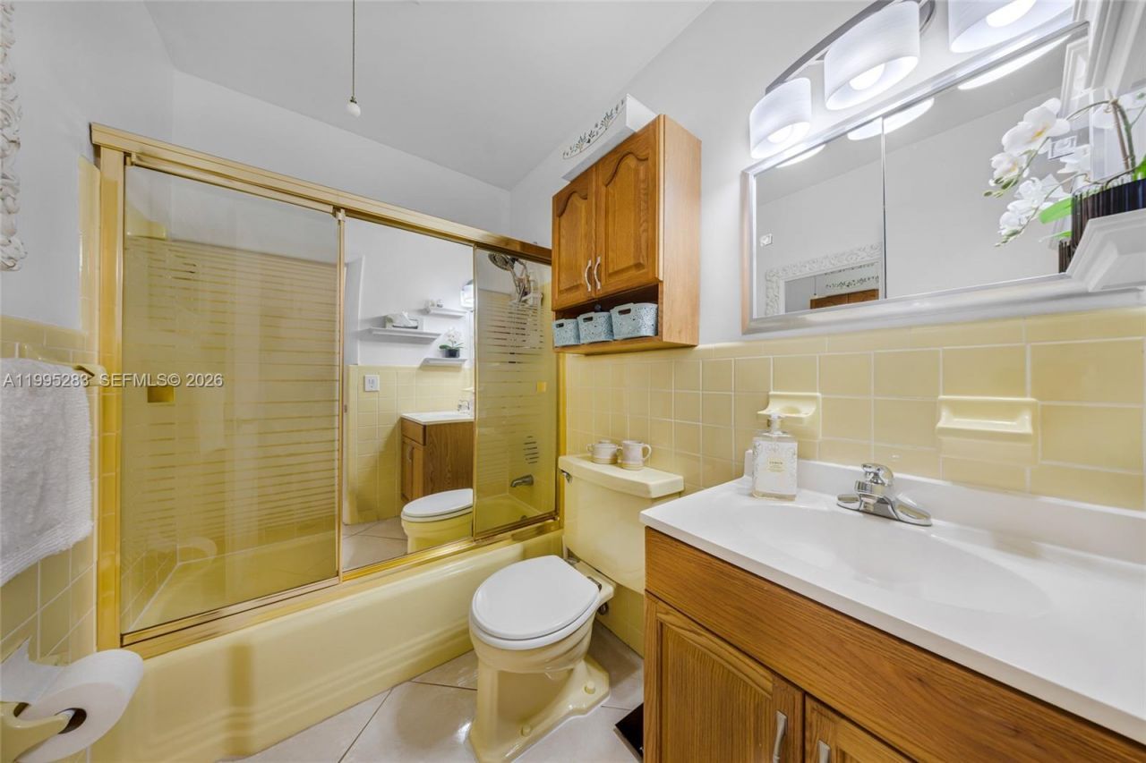 1015 SW 11th Ave, Unit 15K, Hallandale Beach, FL 33009 Photo