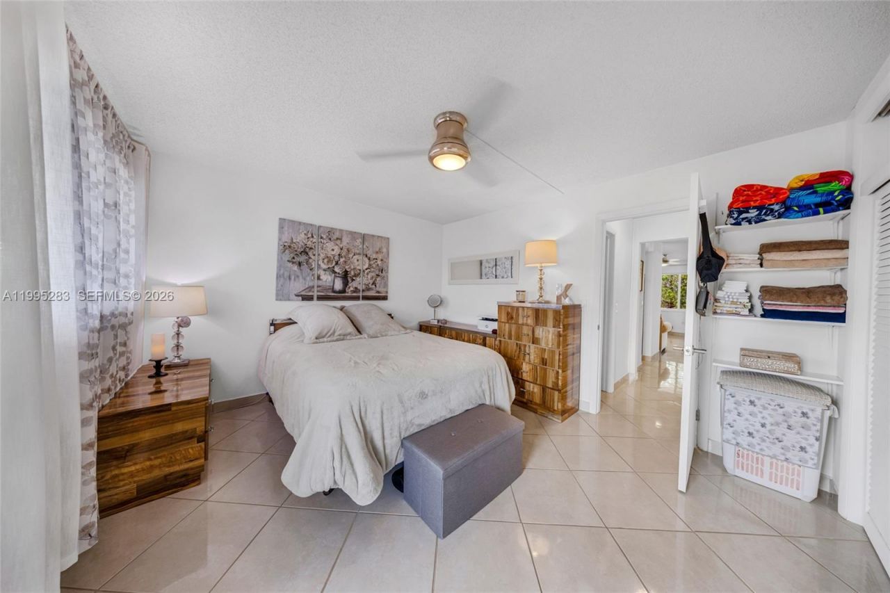 1015 SW 11th Ave, Unit 15K, Hallandale Beach, FL 33009 Photo