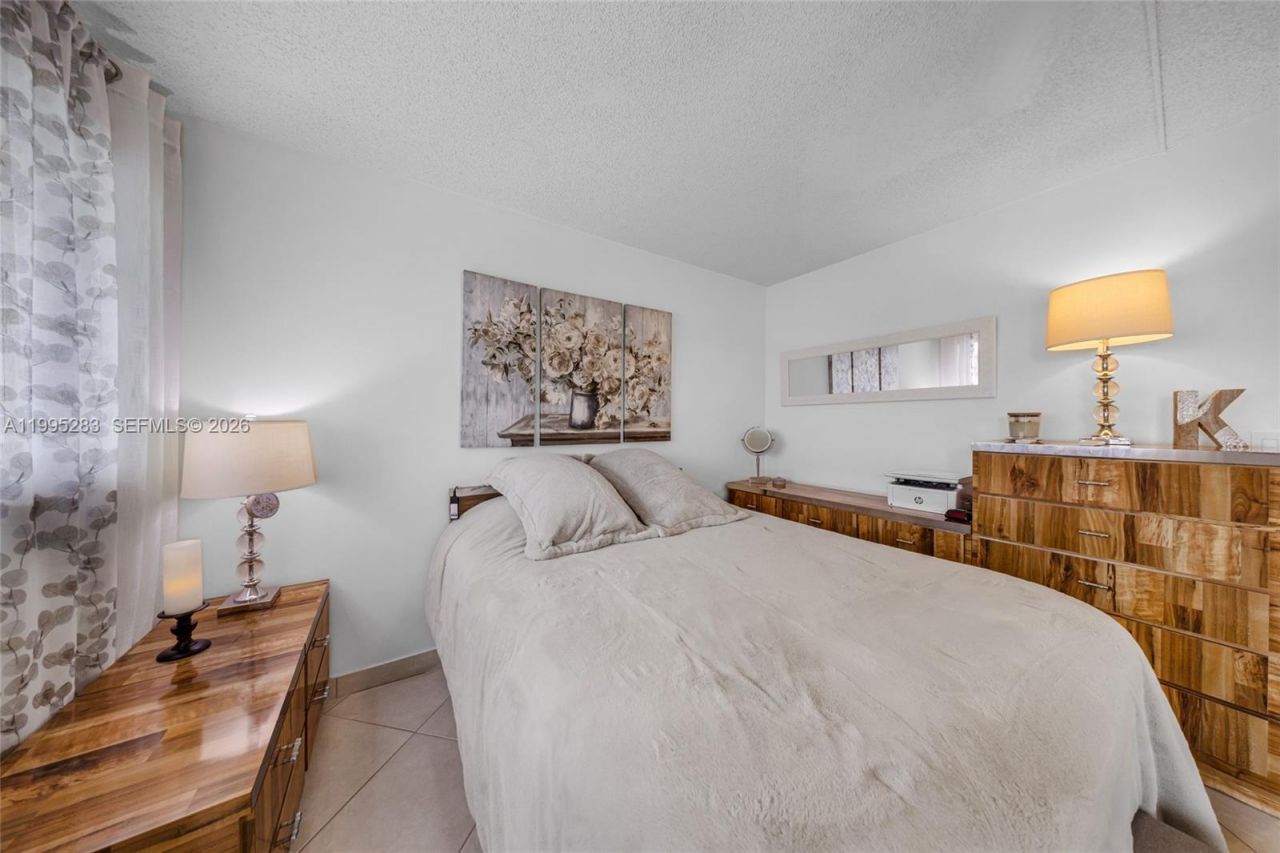 1015 SW 11th Ave, Unit 15K, Hallandale Beach, FL 33009 Photo