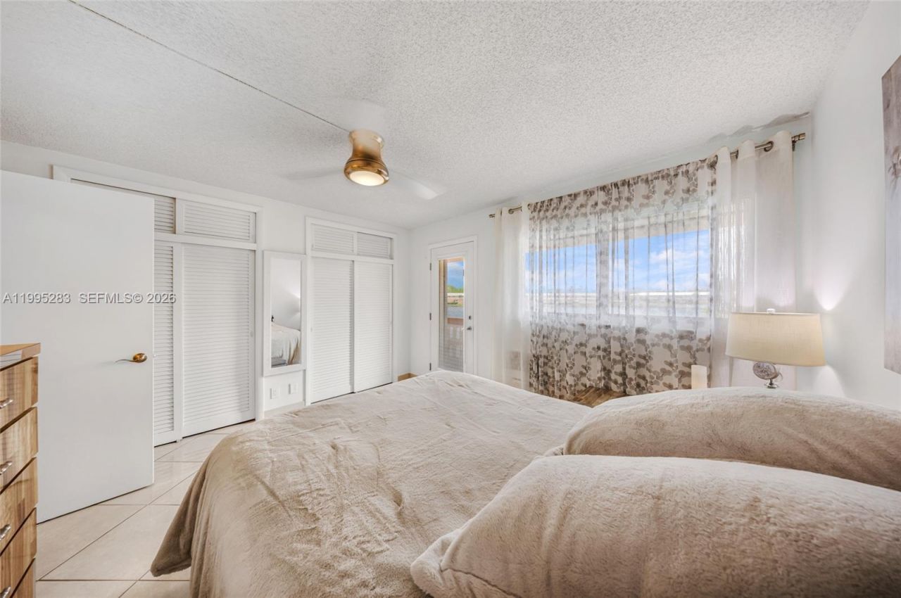 1015 SW 11th Ave, Unit 15K, Hallandale Beach, FL 33009 Photo