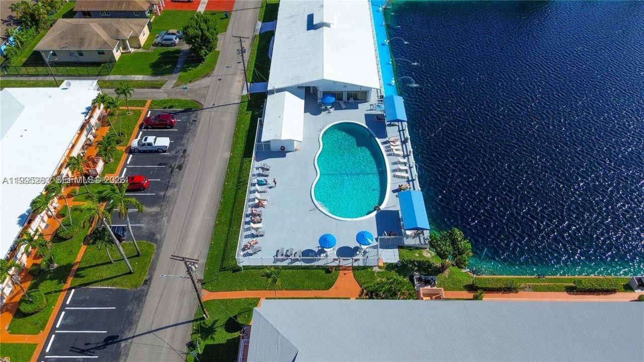 1015 SW 11th Ave, Unit 15K, Hallandale Beach, FL 33009 Photo