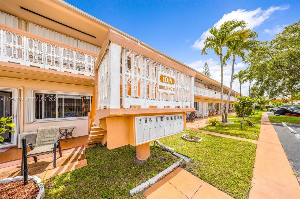 1015 SW 11th Ave, Unit 15K, Hallandale Beach, FL 33009 Photo