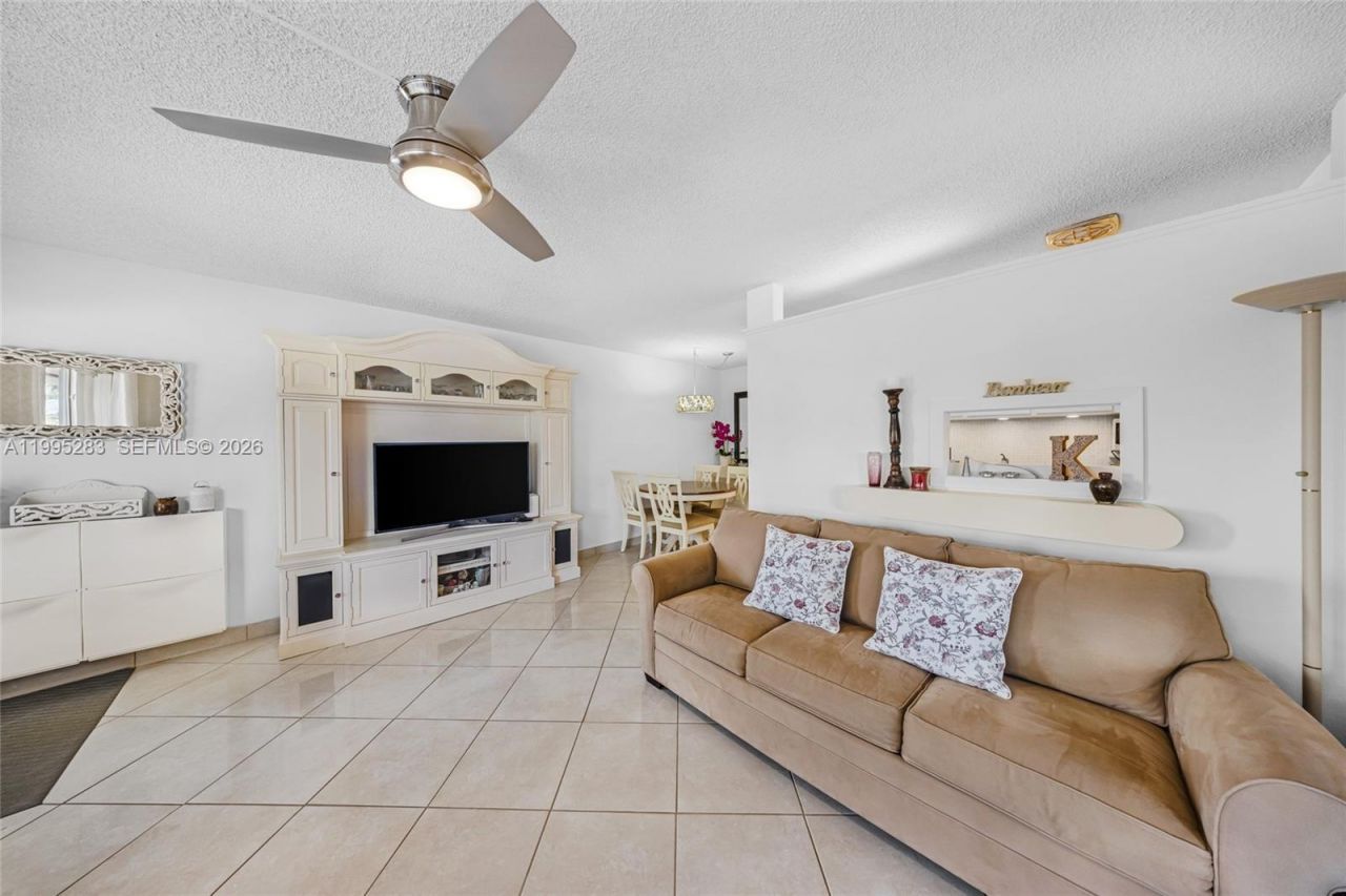 1015 SW 11th Ave, Unit 15K, Hallandale Beach, FL 33009 Photo