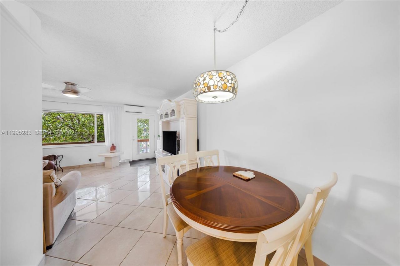 1015 SW 11th Ave, Unit 15K, Hallandale Beach, FL 33009 Photo