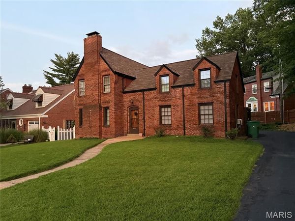 7422 Warwick Drive , Pasadena Hills, MO 63121