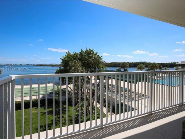 300 Bayview Dr , Unit 216, Sunny Isles Beach, FL 33160