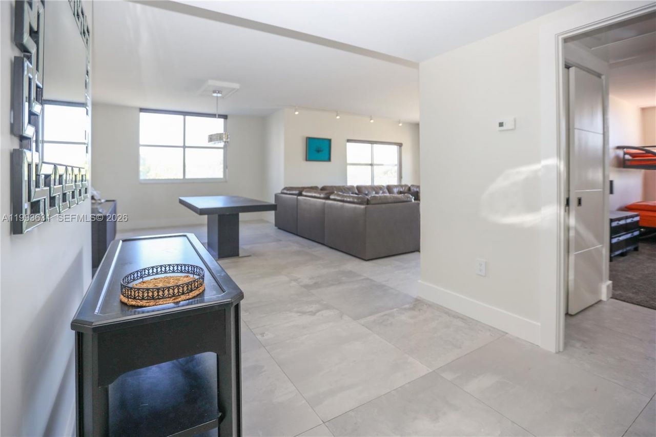 300 Bayview Dr , Unit 216, Sunny Isles Beach, FL 33160 Photo