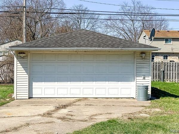 8471 Fremont Street, Westland, MI 48185