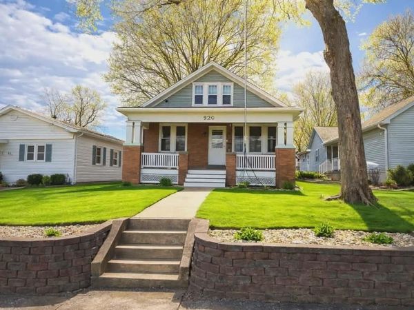 820 S 16TH Street, Quincy, IL 62301