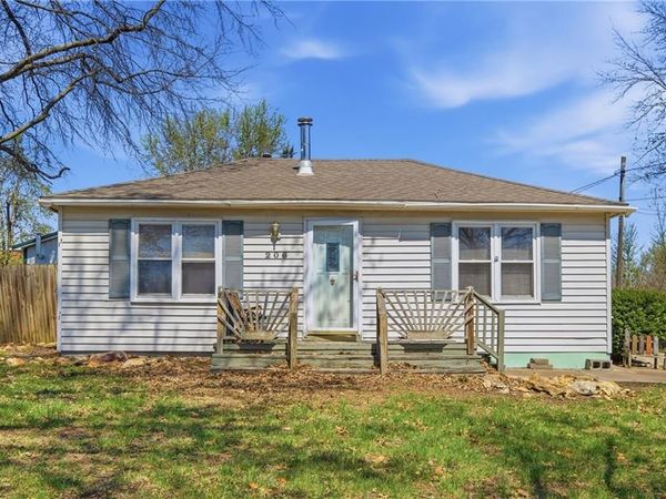 206 Alberta Street, McLouth, KS 66054