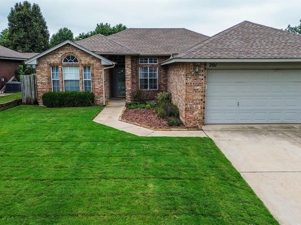 201 Bellgate Drive, Yukon, OK 73099