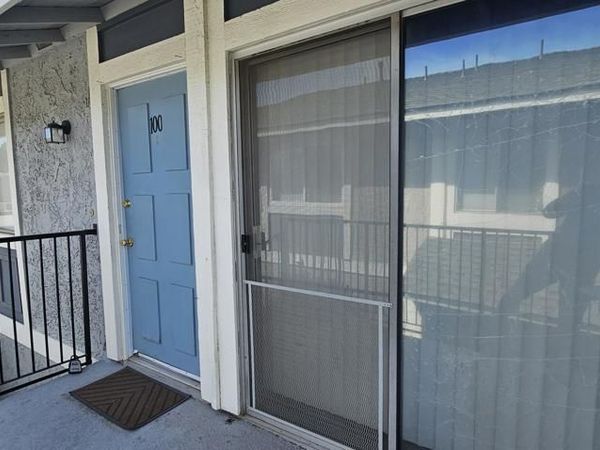 536 Spring Road, Unit 100, Moorpark, CA 93021