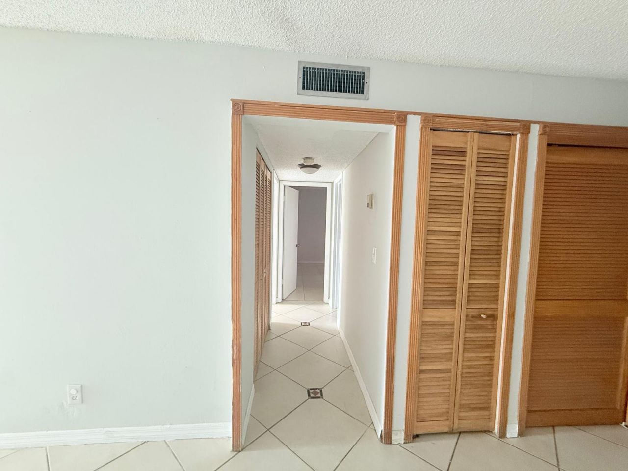 1750 W 46th Street, Unit 222, Hialeah, FL 33012 Photo