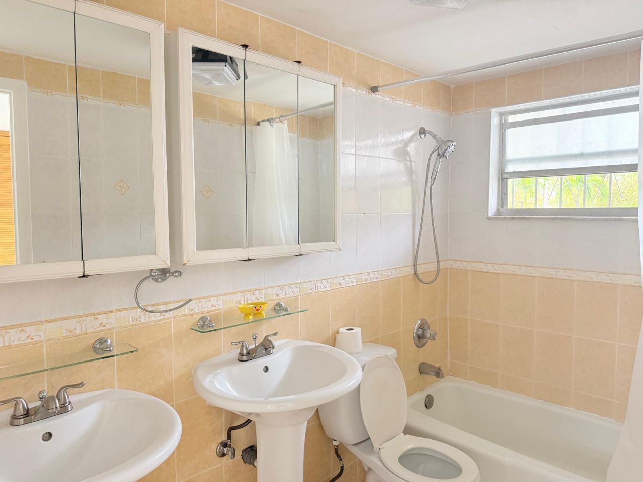 1750 W 46th Street, Unit 222, Hialeah, FL 33012 Photo