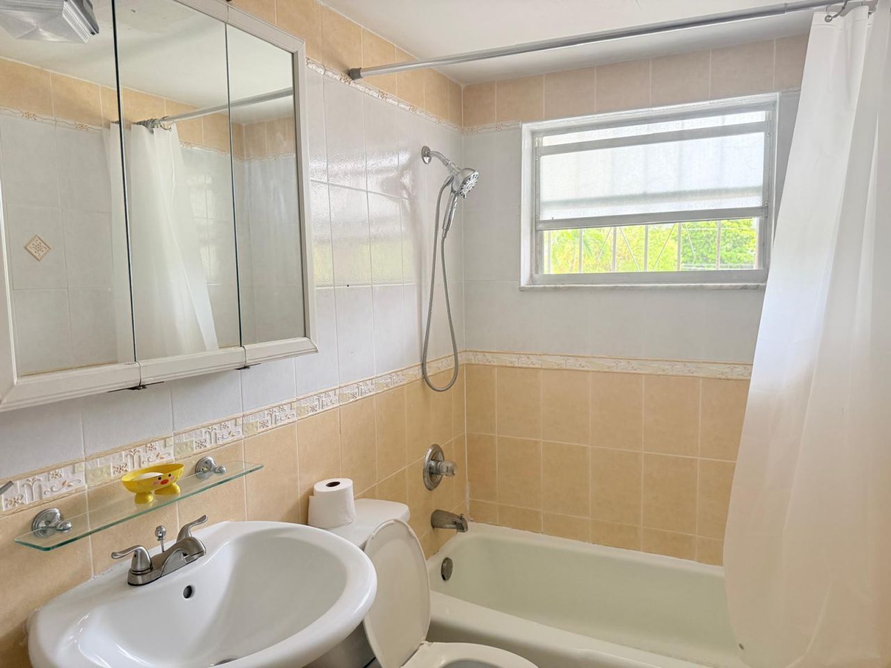 1750 W 46th Street, Unit 222, Hialeah, FL 33012 Photo