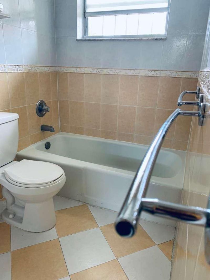 1750 W 46th Street, Unit 222, Hialeah, FL 33012 Photo