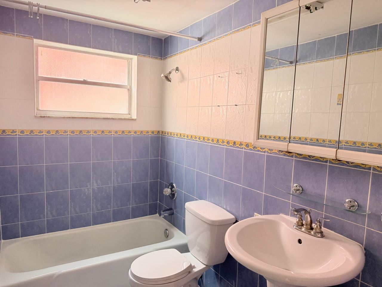 1750 W 46th Street, Unit 222, Hialeah, FL 33012 Photo